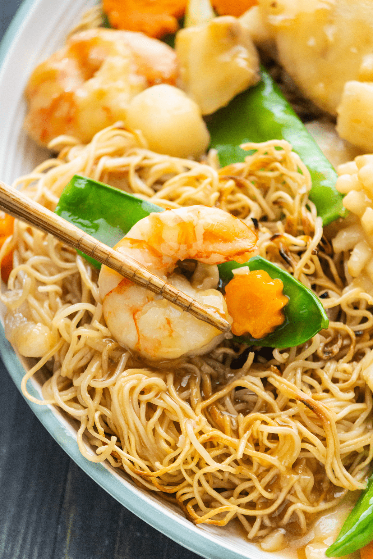 Crispy Egg Noodles with Seafood (海鲜炒面) - Wok and Kin